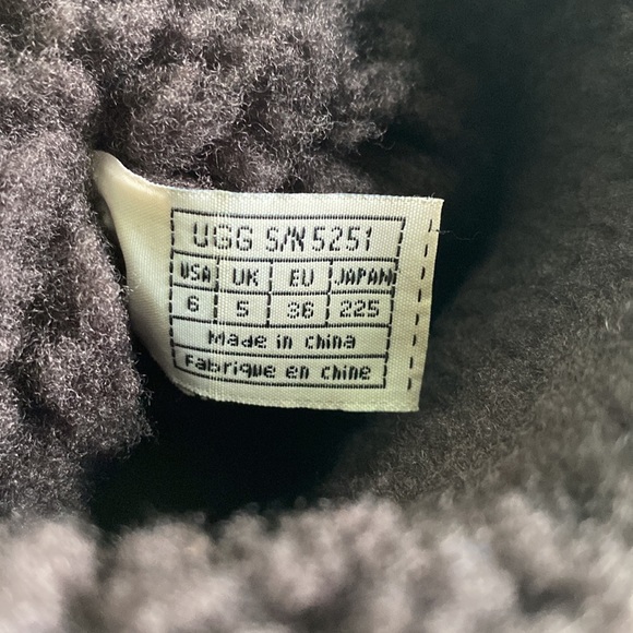 UGG Classic Short II Boot Chocolate - Picture 9 of 10